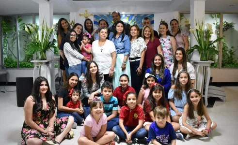 Adolescentes de la Pastoral Prejuvenil NEOS en un campamento