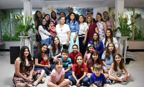 Adolescentes de la Pastoral Prejuvenil NEOS en un campamento