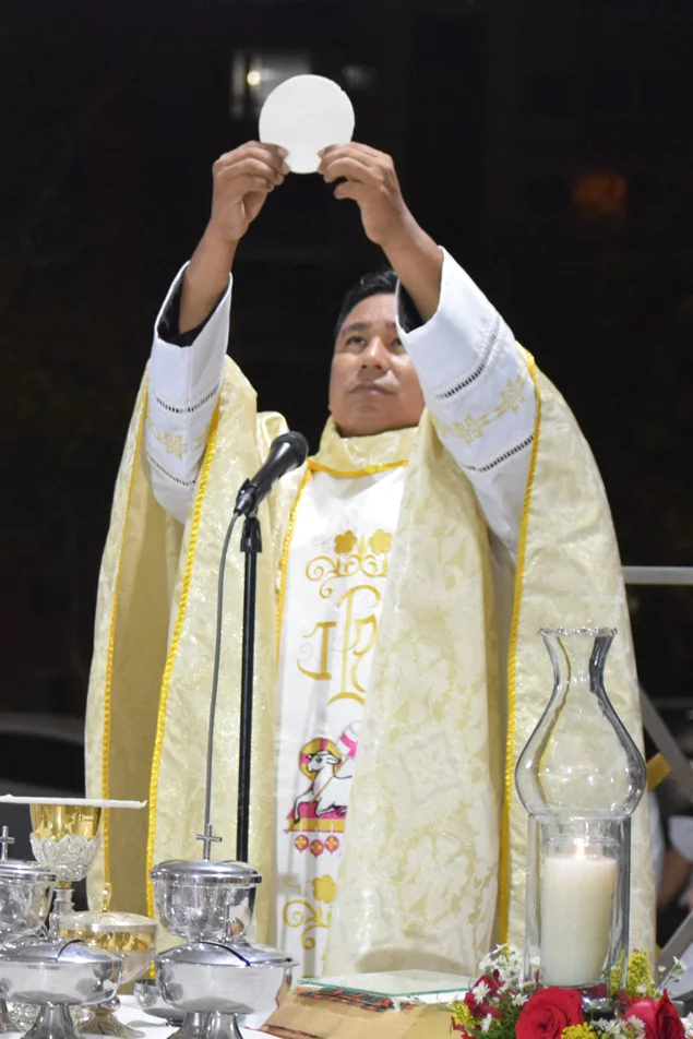 Padre Johan Acendra de Oro, párroco de La Transfiguración del Señor