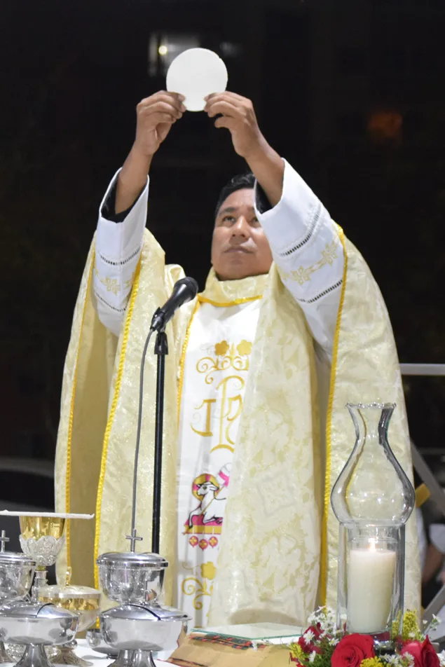 Padre Johan Acendra de Oro, párroco de La Transfiguración del Señor